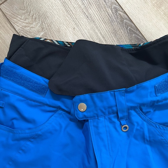 Like New Roxy Snow Pants - Picture 4 of 5